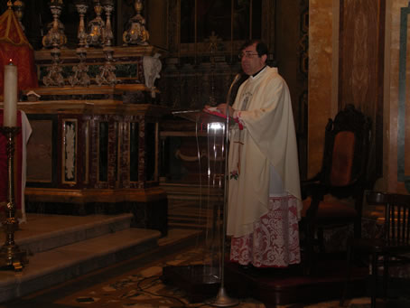 A1 Mgr Archpriest at start of Mass
