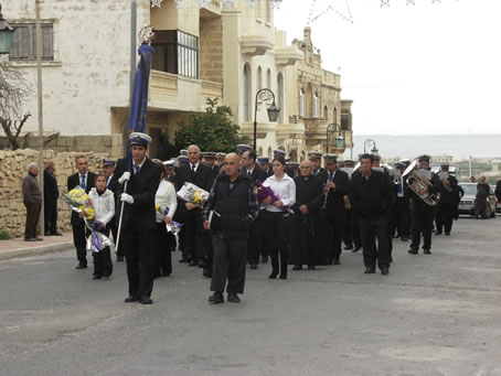 A2 Victory Band precedes the coffin