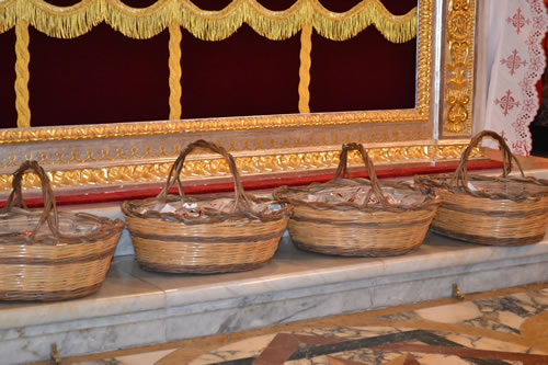 DSC_0100 Baskets with mementoes at the foot of the altar