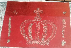 id-deheb li ngabar minghand in-nies biex ssir il-kuruna tal-bambina