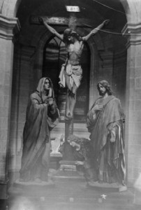 il-vara l-kbira fil-kappella tal-kurcifiss