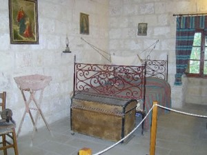 22 - double bed and baby cot