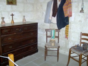 23 - chest of drawers and tools to make lace by hand