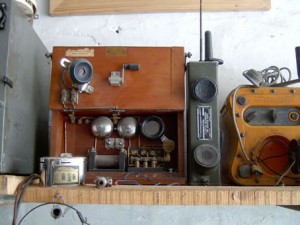 006 WW II field telephone