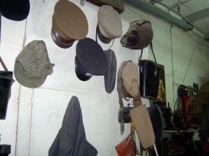 016 Caps, helmets and binocular WW II